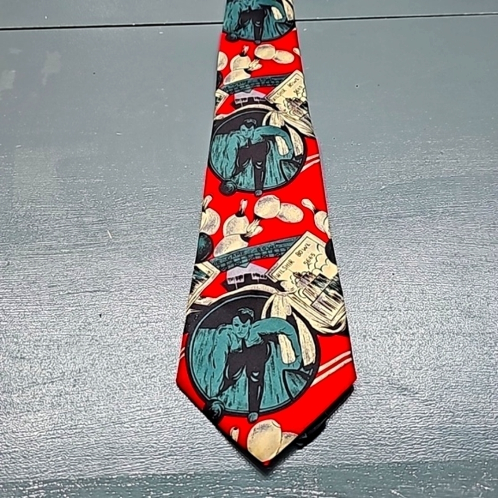 Mens bowling tie by Rene' Chagal. HAND, MADE. 4" X 58".